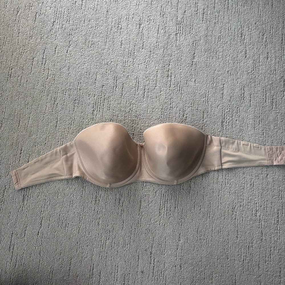 36E UK and 34E UK Fantasie nude strapless bra with Underwire and Molded Cups